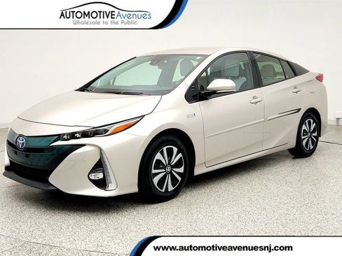 Used 2018 Toyota Prius Prime Advanced FWD image 1