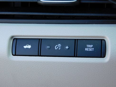 Used 2025 Nissan Altima 2.5 SV FWD image 21