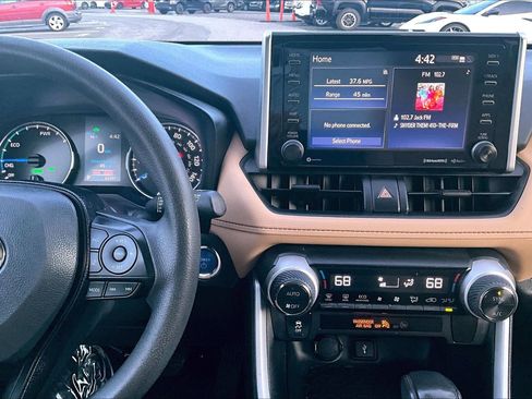 Used 2021 Toyota RAV4 XLE image 6