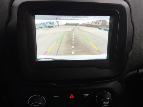 Used 2020 Jeep Renegade Latitude w/ Cold Weather Group AWD/4WD image 33