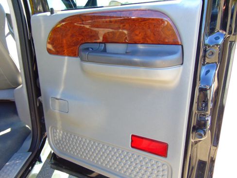 Used 2003 Ford F250 Lariat image 48
