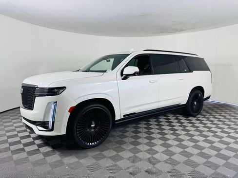 Used 2023 Cadillac Escalade ESV Sport w/ LPO, ONYX Package AWD/4WD image 4