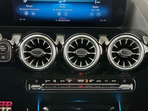 Used 2023 Mercedes-Benz GLA 250 4MATIC image 13