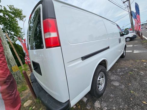 Used 2023 Chevrolet Express 3500 w/ Driver Convenience Package RWD image 5