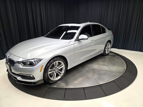 Used 2018 BMW 340i xDrive Sedan AWD/4WD image 9