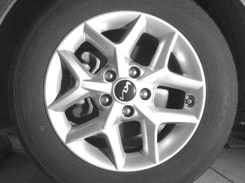 Used 2025 Kia Soul LX w/ LX Technology Package FWD image 12