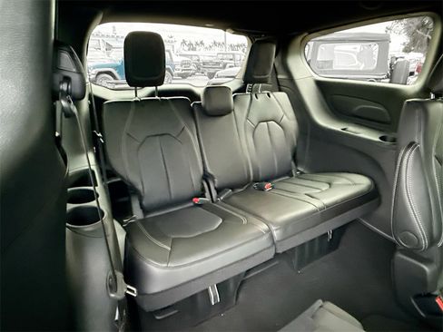 New 2026 Chrysler Pacifica Select image 30