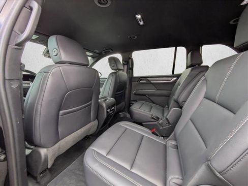 Used 2024 GMC Acadia Elevation w/ Luxury Package image 17