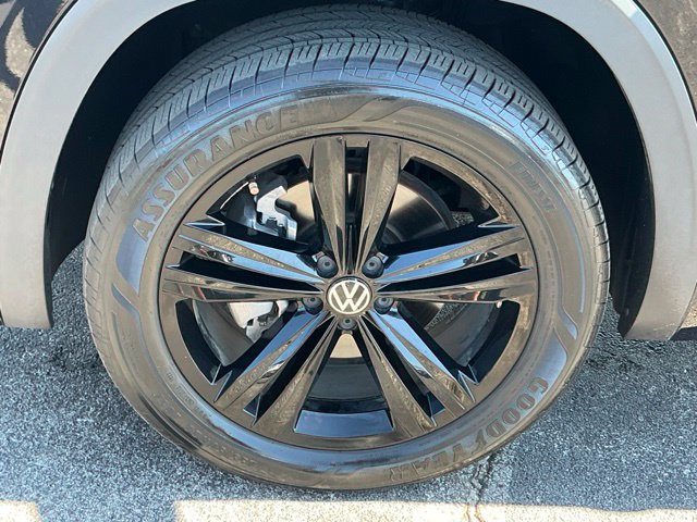 Certified 2023 Volkswagen Atlas SEL R-Line AWD/4WD image 8