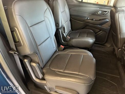Used 2023 Chevrolet Traverse LT w/ LT Premium Package AWD/4WD image 3