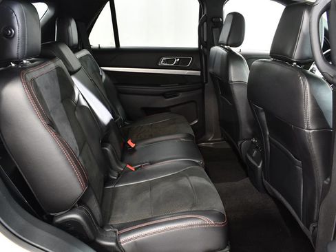 Used 2019 Ford Explorer XLT w/ Equipment Group 202A AWD/4WD image 19