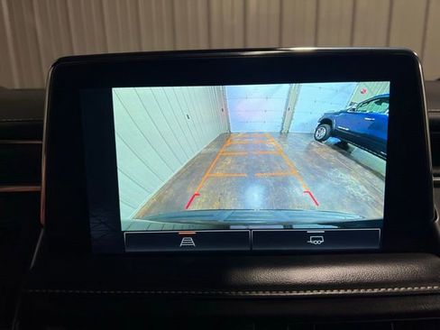 Used 2023 GMC Yukon XL SLT image 44