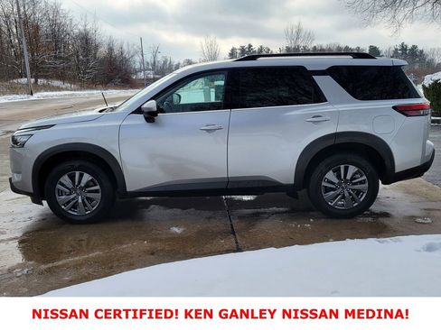 Certified 2025 Nissan Pathfinder SV image 6