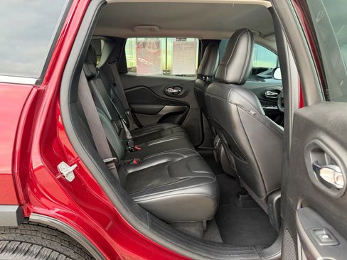 Used 2020 Jeep Cherokee Latitude Plus image 18