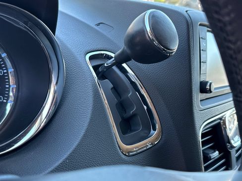 Used 2014 Chrysler Town & Country Touring FWD image 15