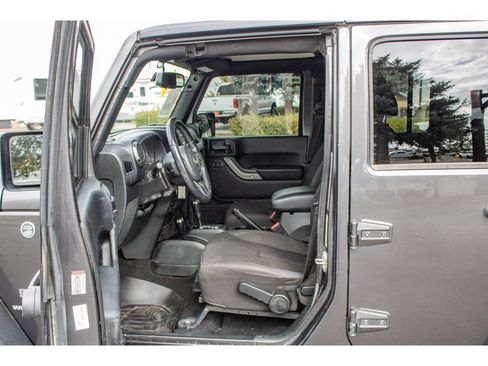 Used 2018 Jeep Wrangler Unlimited Sport S AWD/4WD image 27