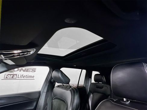 Used 2023 Jeep Grand Cherokee Altitude image 11