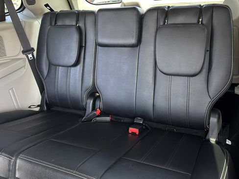 Used 2016 Chrysler Town & Country Touring w/ Driver Convenience Group FWD image 37