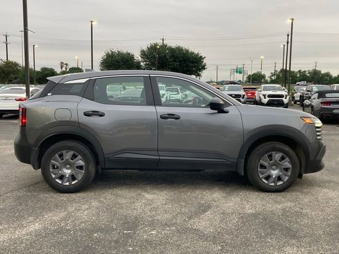 Used 2025 Nissan Kicks S FWD image 3