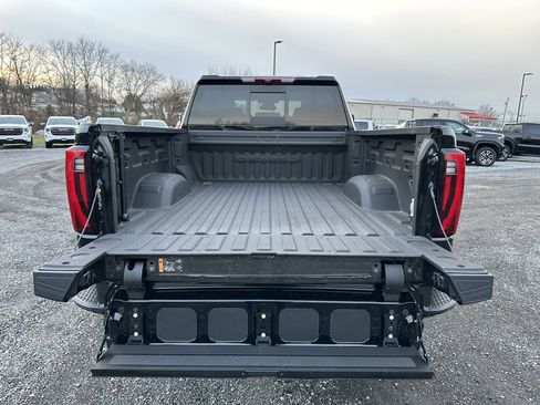 Used 2024 GMC Sierra 2500 Denali image 8