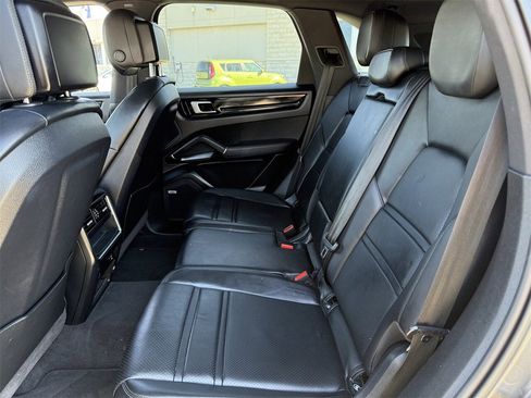 Used 2019 Porsche Cayenne image 28