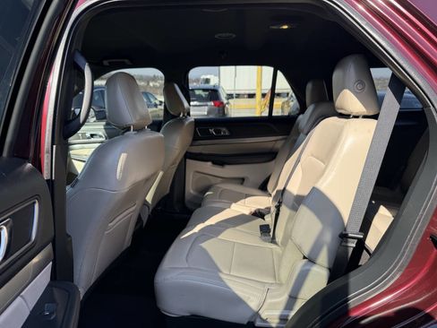 Used 2019 Ford Explorer XLT w/ Equipment Group 202A image 14