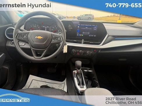 Used 2025 Chevrolet Trax LS w/ LS Convenience Package image 6