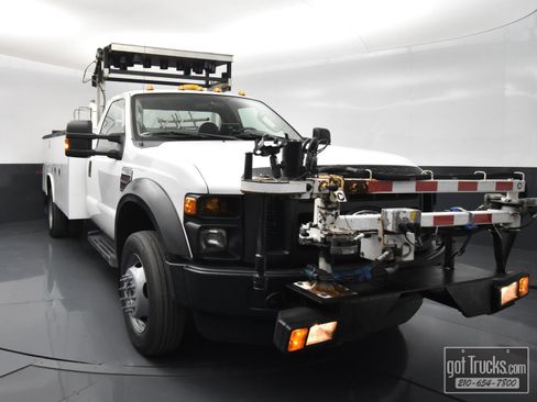 Used 2009 Ford F550 2WD Regular Cab Super Duty image 43