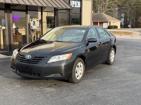 Used 2009 Toyota Camry LE image 1