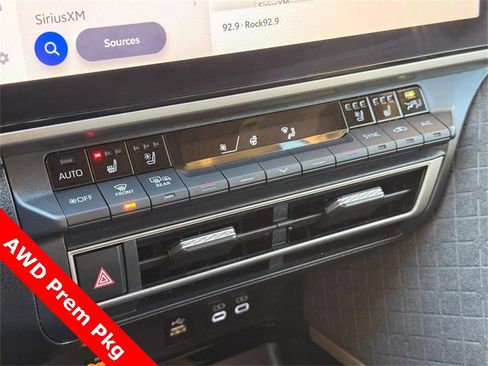 Used 2025 Toyota Camry XLE image 27