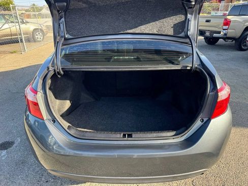 Used 2018 Toyota Corolla LE FWD image 10