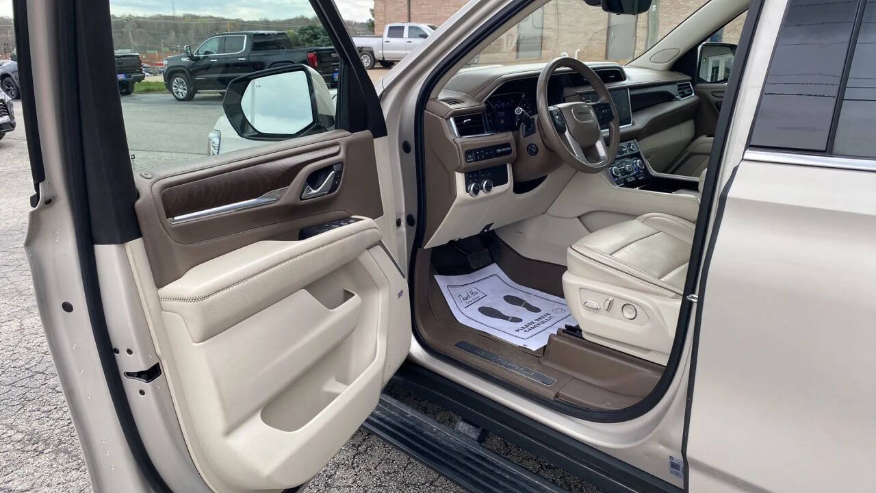 Used 2021 GMC Yukon XL Denali w/ Denali Premium Package AWD/4WD image 12