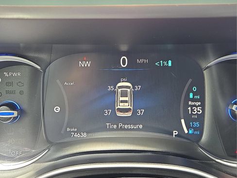 Used 2024 Chrysler Pacifica Limited FWD image 23