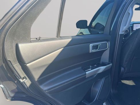 Used 2023 Ford Explorer XLT image 23