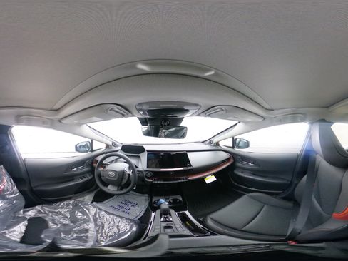 New 2026 Toyota Prius Plug-In Hybrid FWD image 33