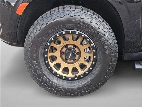 Used 2021 Chevrolet Tahoe Z71 w/ Luxury Package image 25