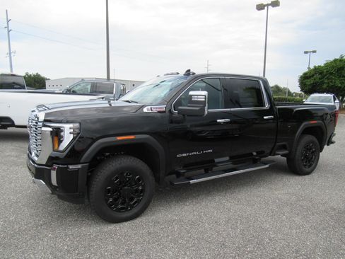New 2026 GMC Sierra 3500 Denali w/ Denali Reserve Package AWD/4WD image 4