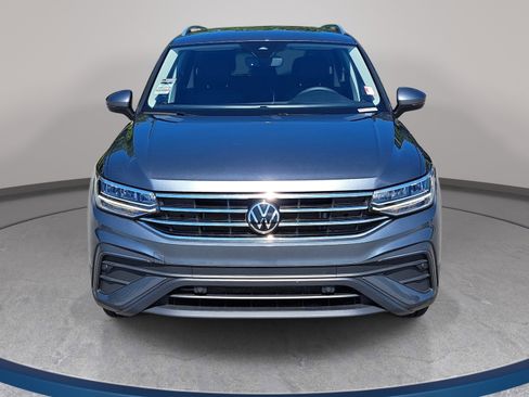 Used 2022 Volkswagen Tiguan SE FWD image 2