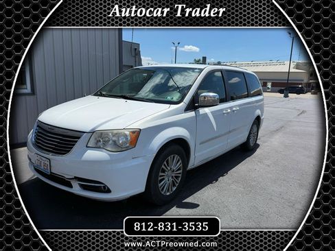 Used 2014 Chrysler Town & Country Touring-L FWD image 1