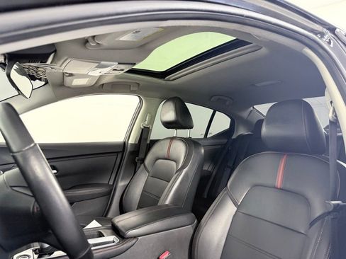 Used 2024 Nissan Sentra SR w/ SR Premium Package image 13