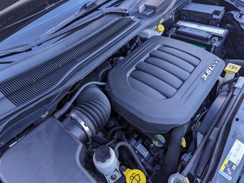 Used 2013 Chrysler Town & Country Touring image 49