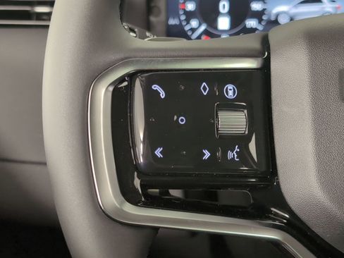 Used 2025 Land Rover Discovery Sport S image 15