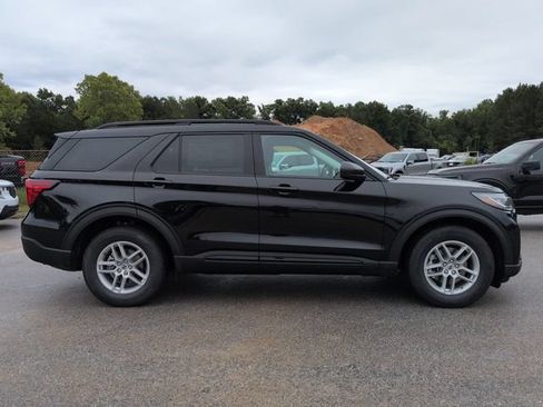 New 2026 Ford Explorer Active RWD image 3