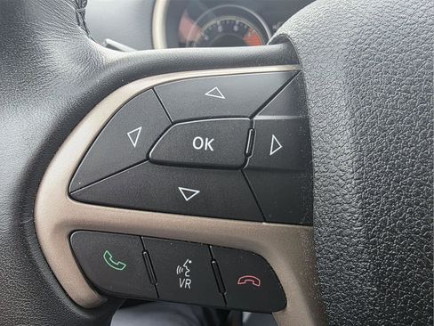 Used 2016 Jeep Cherokee Latitude w/ Safety/Convenience Group image 13