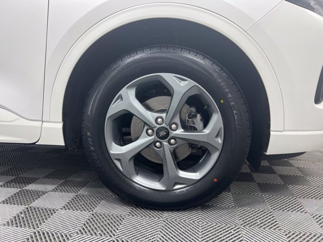 Used 2023 Ford Escape ST-Line w/ Tech Pack #1 AWD/4WD image 5