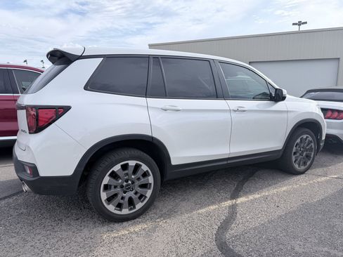 Used 2024 Honda Passport EX-L image 2