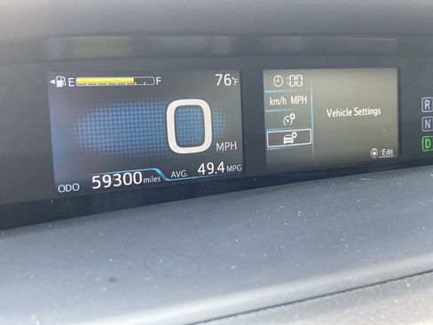 Used 2018 Toyota Prius Three Touring w/ Appearance Package FWD image 35