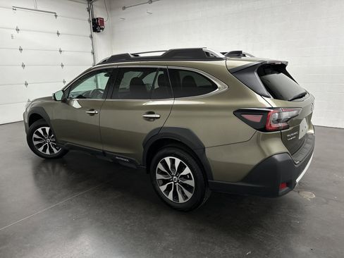 Certified 2025 Subaru Outback Touring AWD/4WD image 7