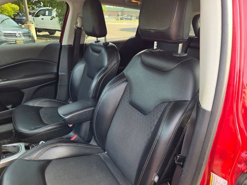 Used 2018 Jeep Compass Latitude w/ Cold Weather Group AWD/4WD image 11