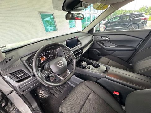 Used 2025 Nissan Rogue SV FWD image 12